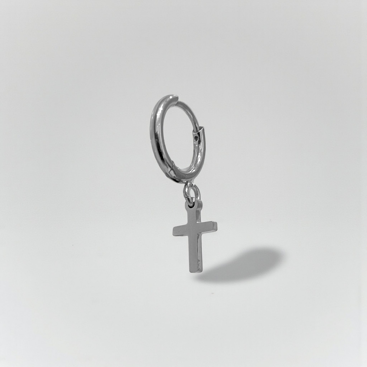 Pendiente aros con cruz en acero inoxidable (1 unidad)