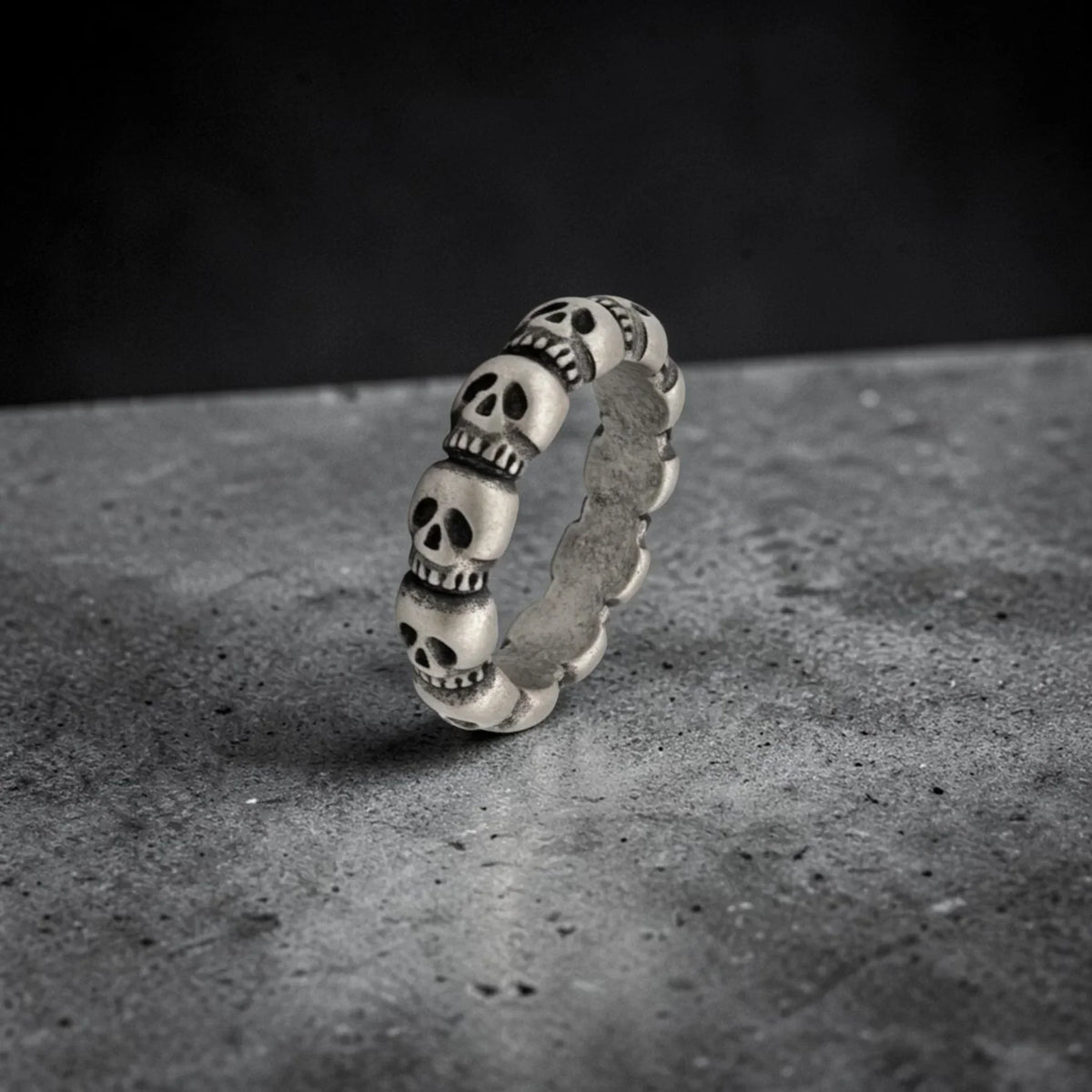 Anillo Stacked Skulls