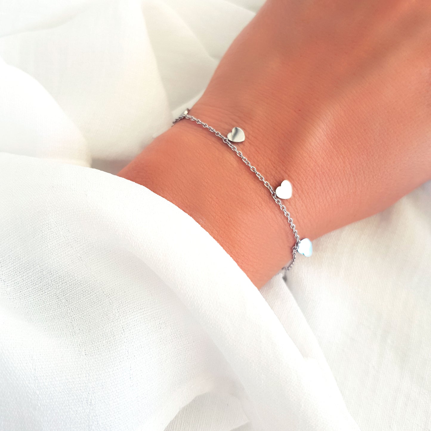 Pulsera fina con corazones "Afrodite" - Malala Fuerteventura