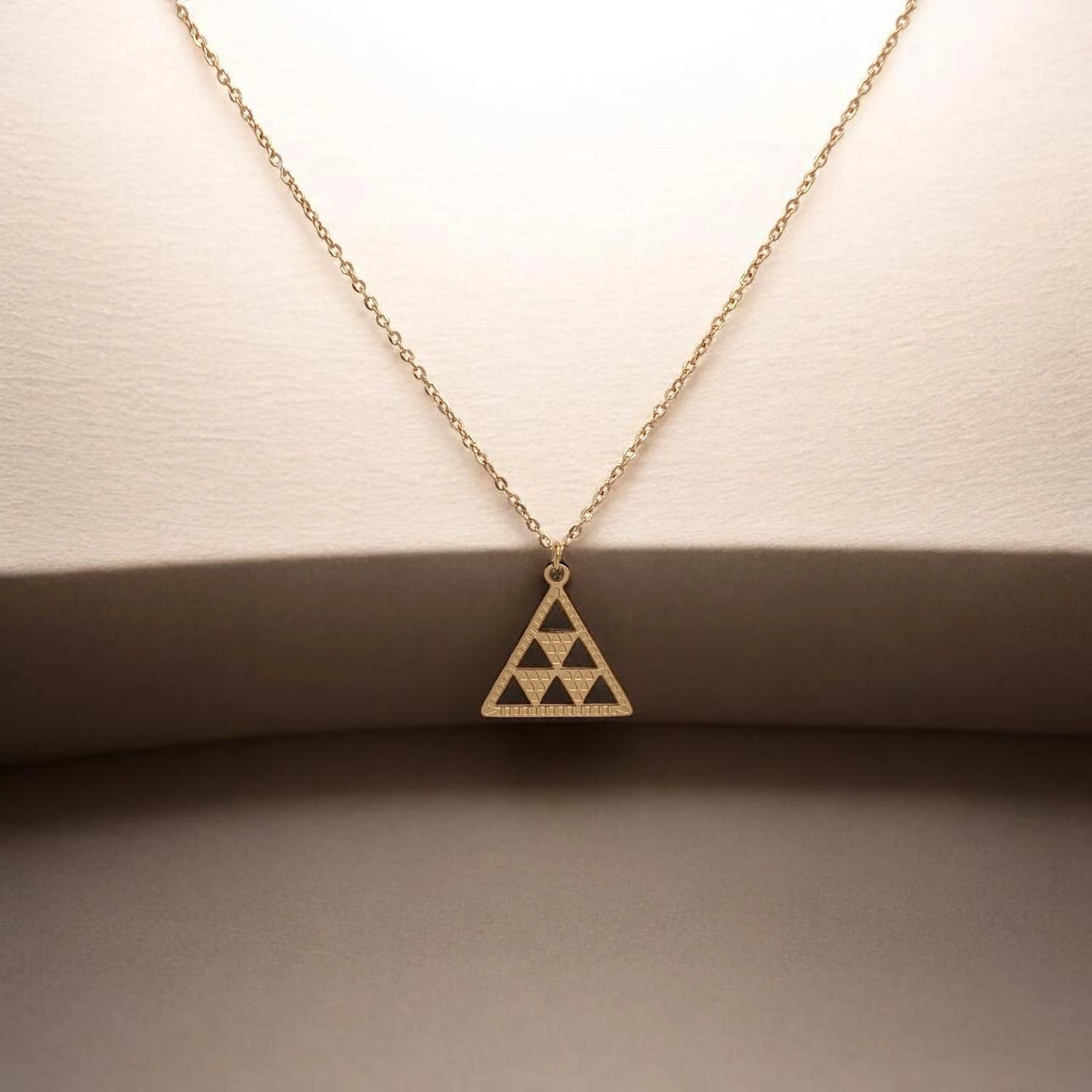 COLGANTE PINTADERA TRIANGULO