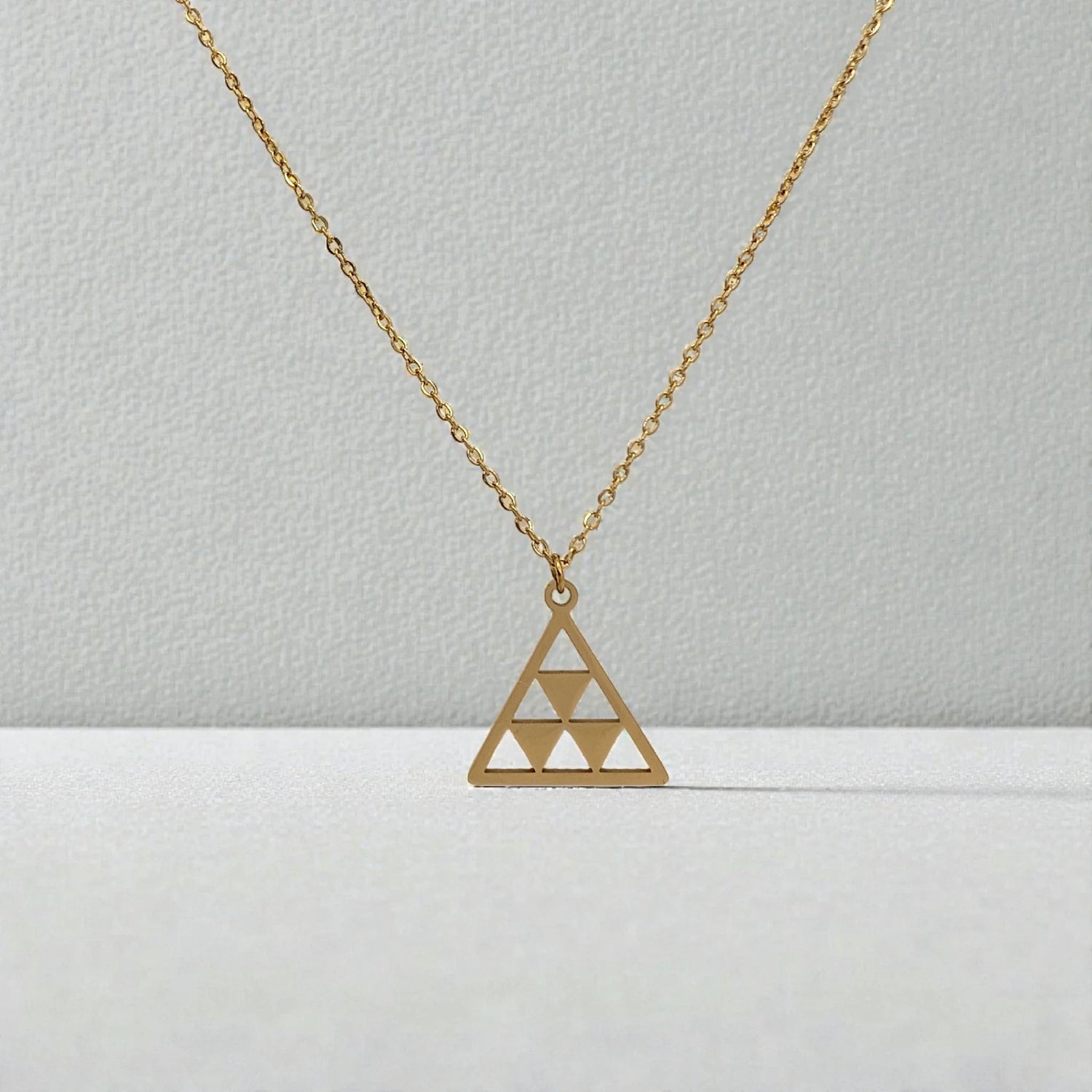 Colgante Pintadera Triangular - AILANA JEWELRY