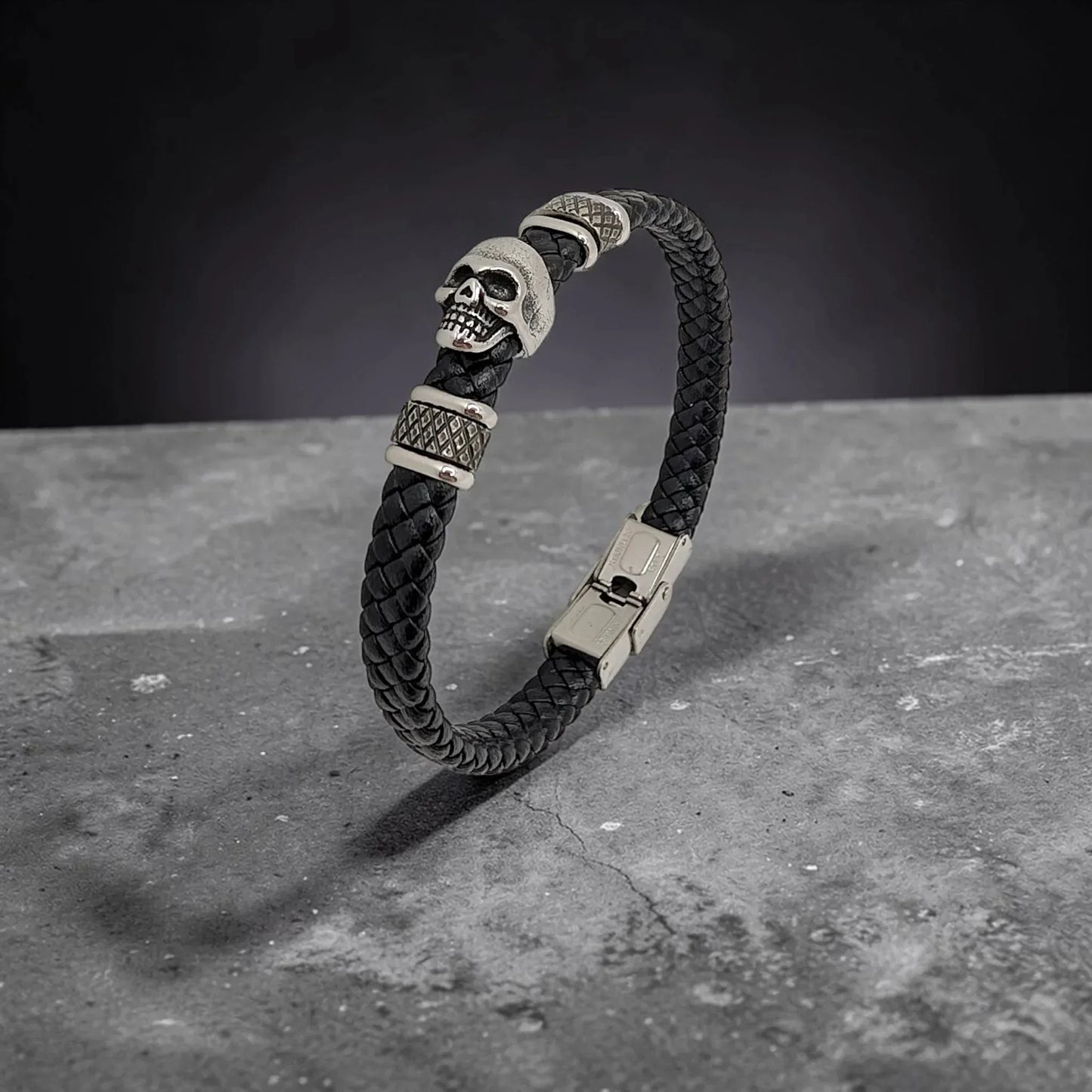 Pulsera de Cuero Negro con Calavera para Hombre - AILANA JEWELRY