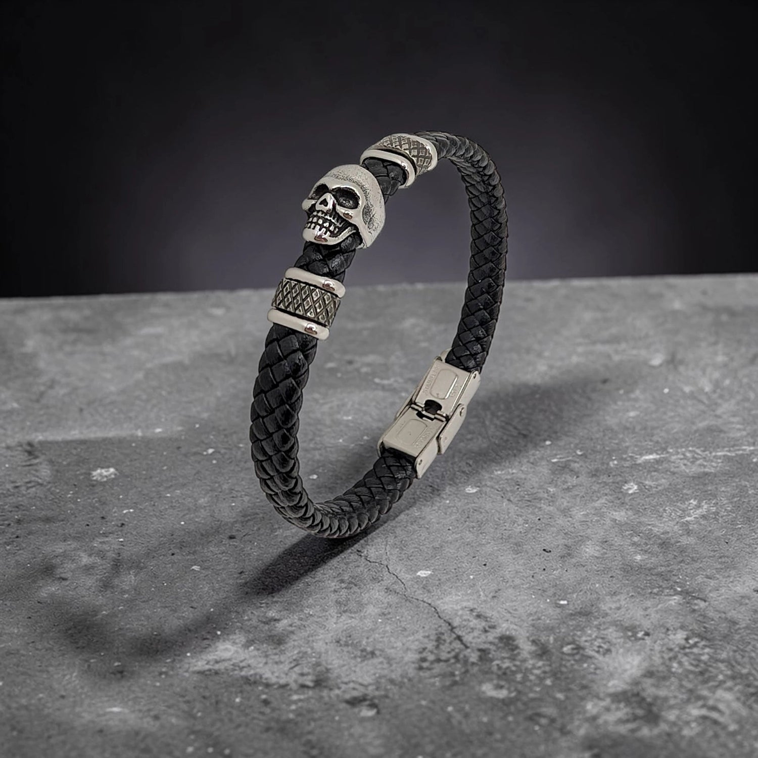 Pulsera de Cuero Negro con Calavera para Hombre - AILANA JEWELRY