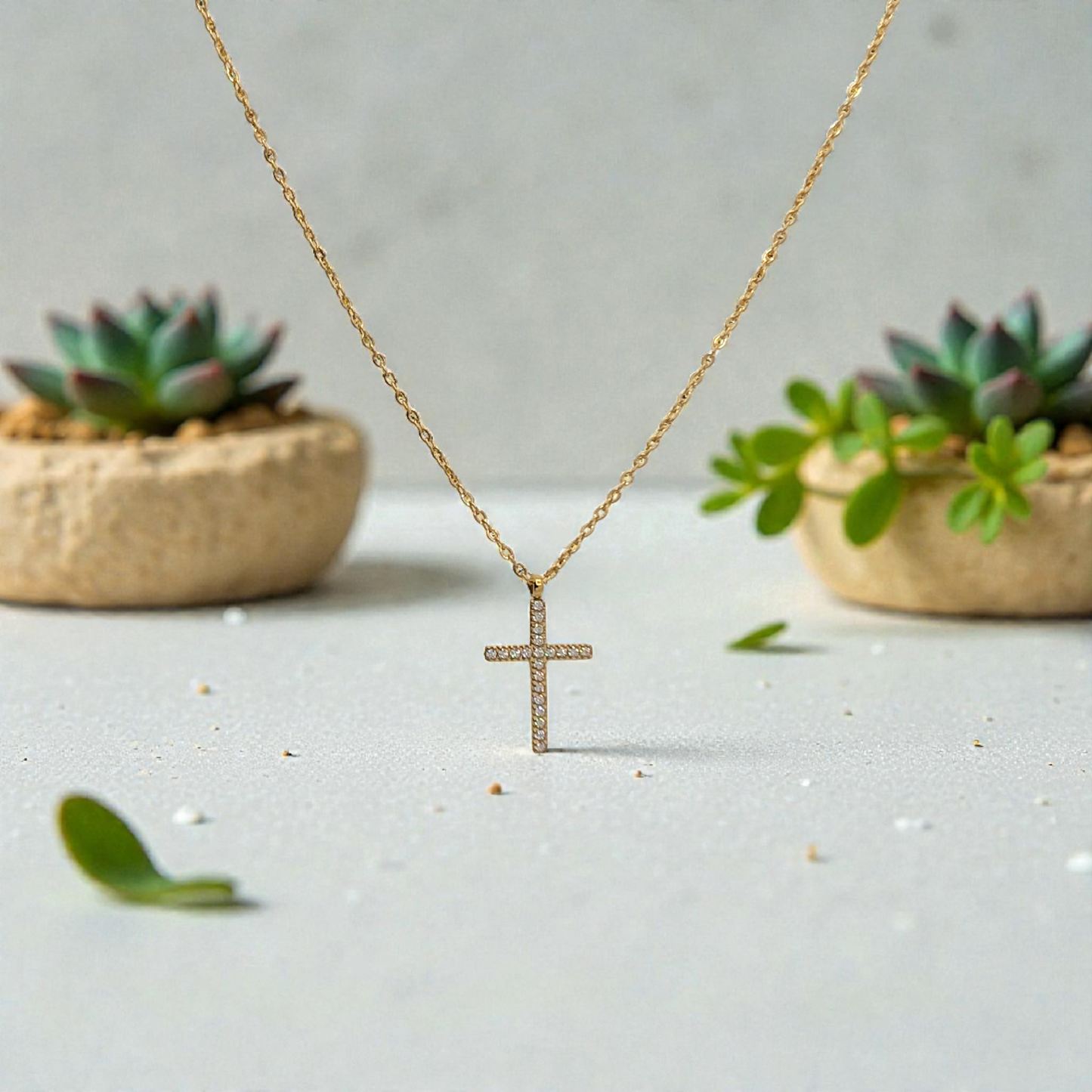 Colgante con Cruz y zircones