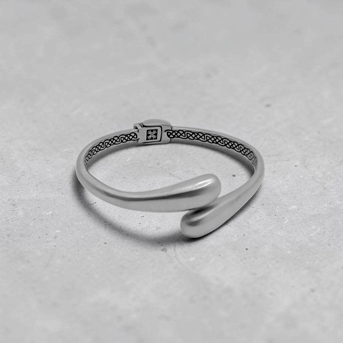 Brazalete rígido Gota