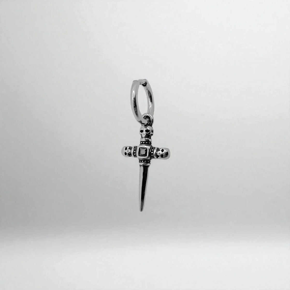 Pendiente para hombre de aros con colgante cruz