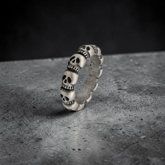 Anillo Stacked Skulls