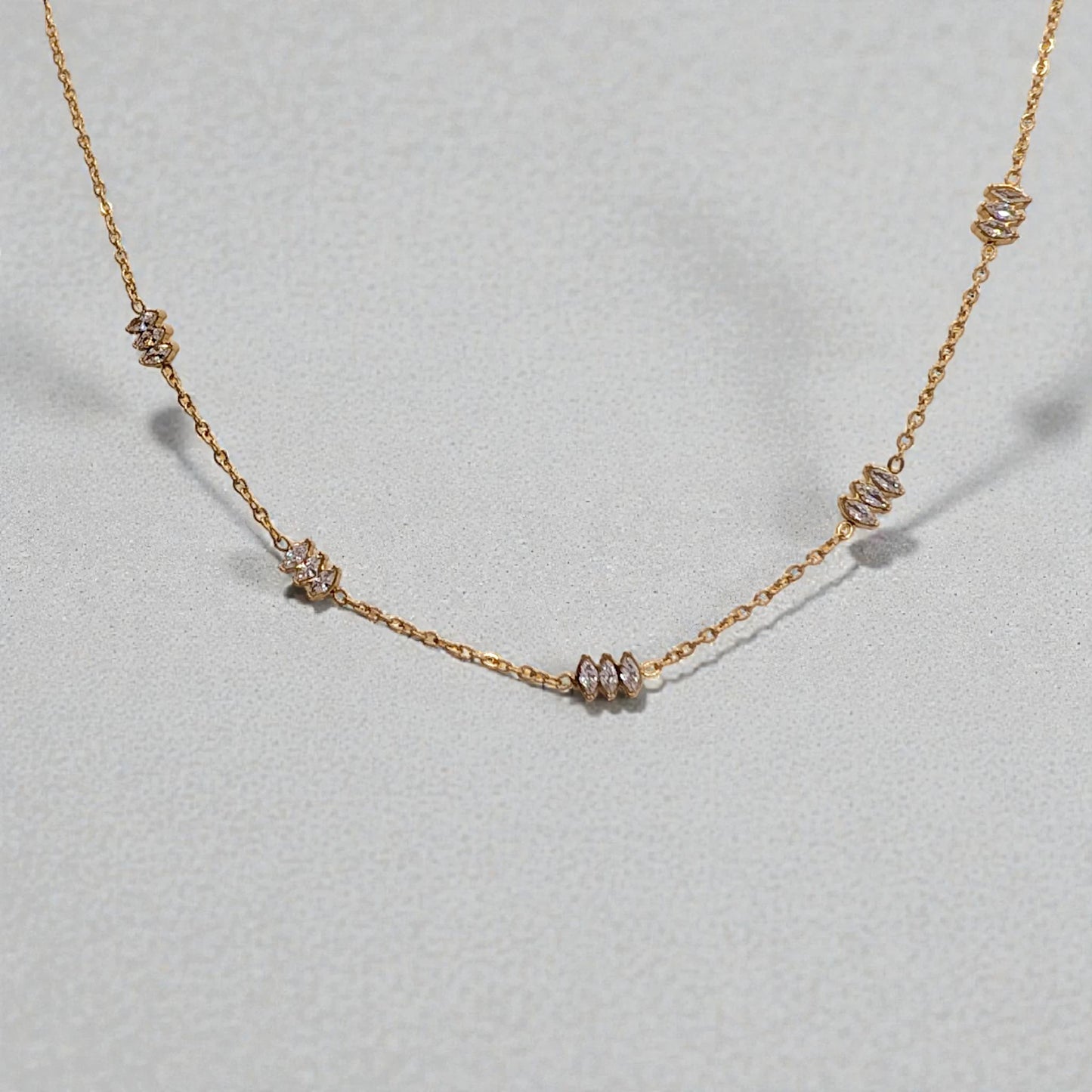 Colgante choker Miranda